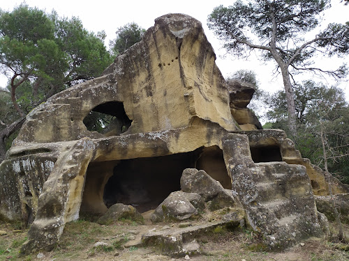 attractions Grottes de Calès Lamanon