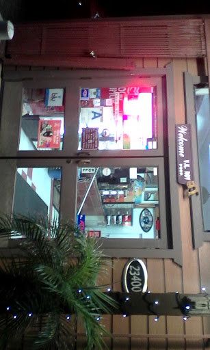 Grocery Store «Chatsworth Lake Market», reviews and photos, 23400 Lake Manor Dr, Chatsworth, CA 91311, USA