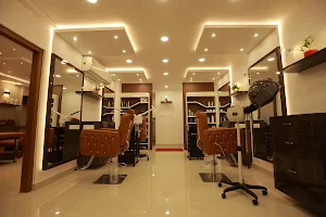 Vaidoorya Beauty Lounge & Bridal Makeup Studio image