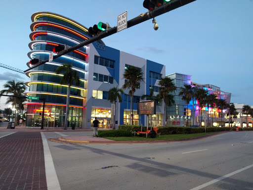 Liquor Store «Surf Liquor», reviews and photos, 544 Washington Ave, Miami Beach, FL 33139, USA