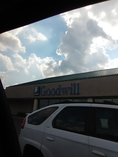 Thrift Store «Fairfield Crossings Goodwill Store», reviews and photos, 4605 Dixie Hwy, Fairfield, OH 45014, USA