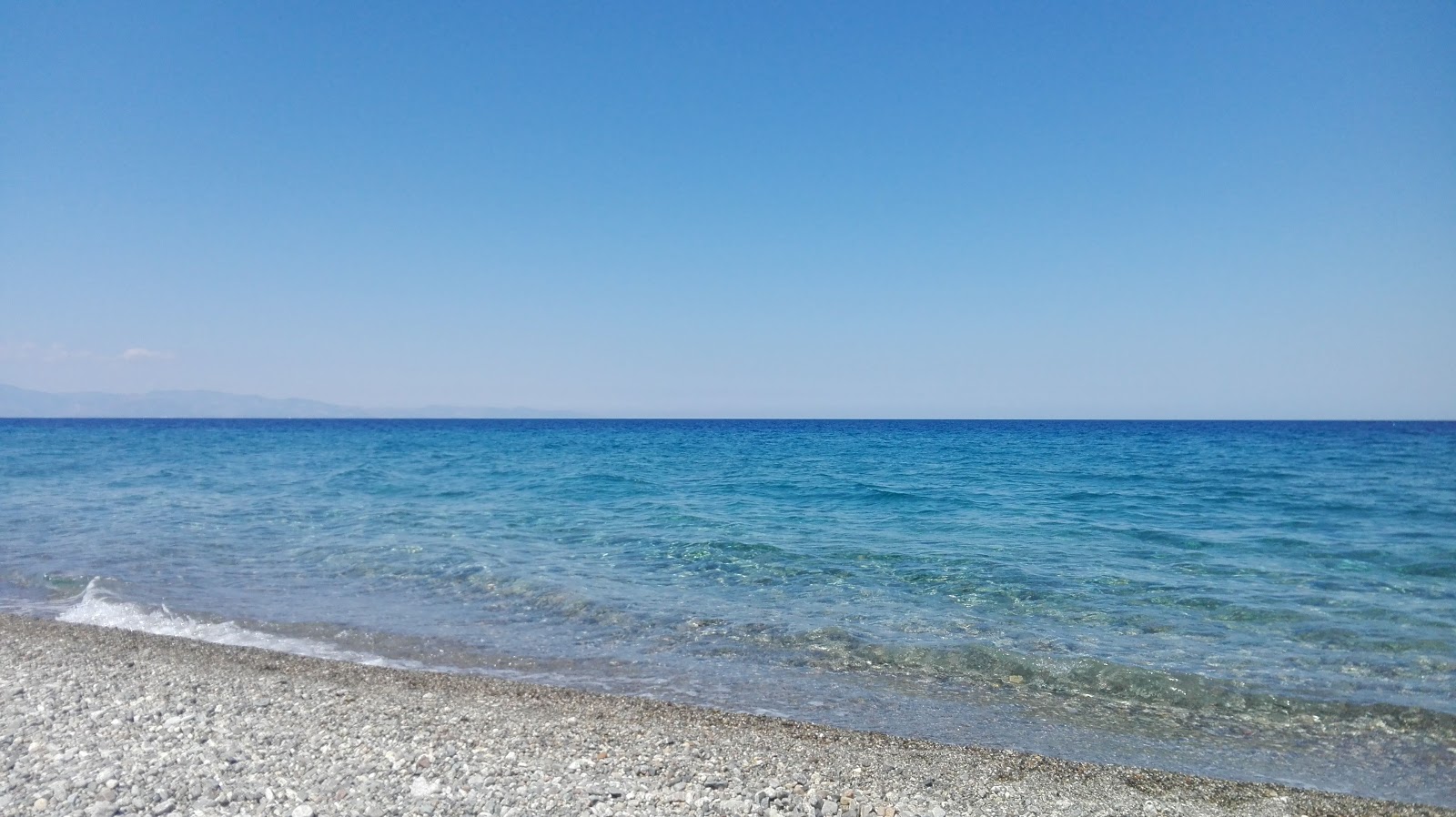 Fotografie cu Spiaggia Pantano Martucci cu o suprafață de nisip gri și pietricele