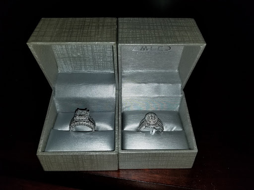 Jewelry Store «Zales - The Diamond Store», reviews and photos, 131 Nut Tree Rd #131l, Vacaville, CA 95687, USA