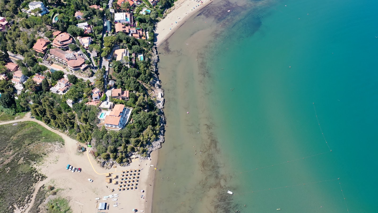Fotografie cu Cala Galera beach cu nivelul de curățenie înalt
