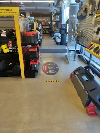 Truck Accessories Store «4 Wheel Parts Performance Center», reviews and photos, 550 W San Carlos St, San Jose, CA 95126, USA