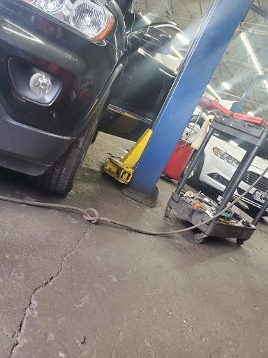 Auto Repair Shop «Midas Chicago», reviews and photos, 2654 W Fullerton Ave, Chicago, IL 60647, USA