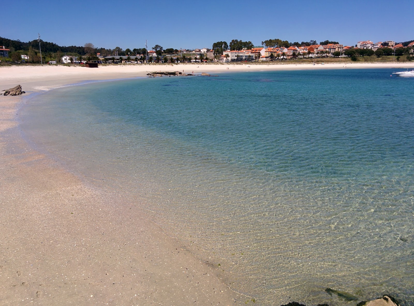 Foto van Baltar beach met turquoise puur water oppervlakte