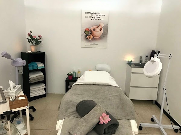 Belleza y Salud SArenal Deutsches Kosmetikstudio