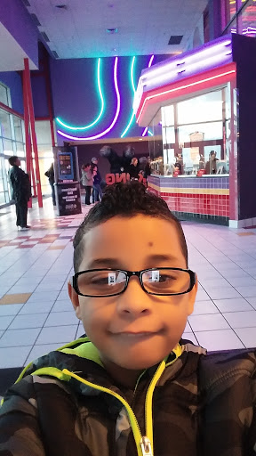 Movie Theater «Regal Cinemas Cobblestone Square 20», reviews and photos, 5500 Cobblestone Rd, Elyria, OH 44035, USA