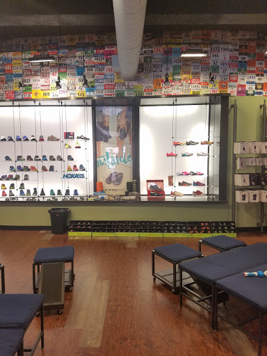 Sporting Goods Store «Fleet Feet Sports - Old Town», reviews and photos, 1620 N Wells St, Chicago, IL 60614, USA