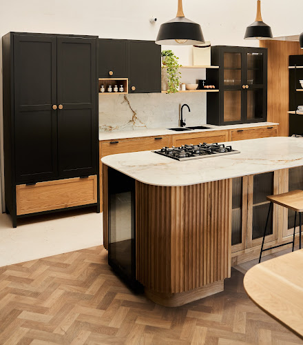 Holly Wood Design Studio - Construction company