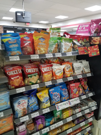 Convenience Store «7-Eleven», reviews and photos, 594 S Main St, Lombard, IL 60148, USA