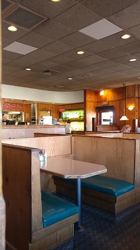 Pizza Restaurant «Round Table Pizza», reviews and photos, 821 11th St, Lakeport, CA 95453, USA