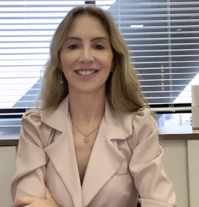 Dra. Carolina Feijó - Dermatologista Cidade Industrial de Curitiba