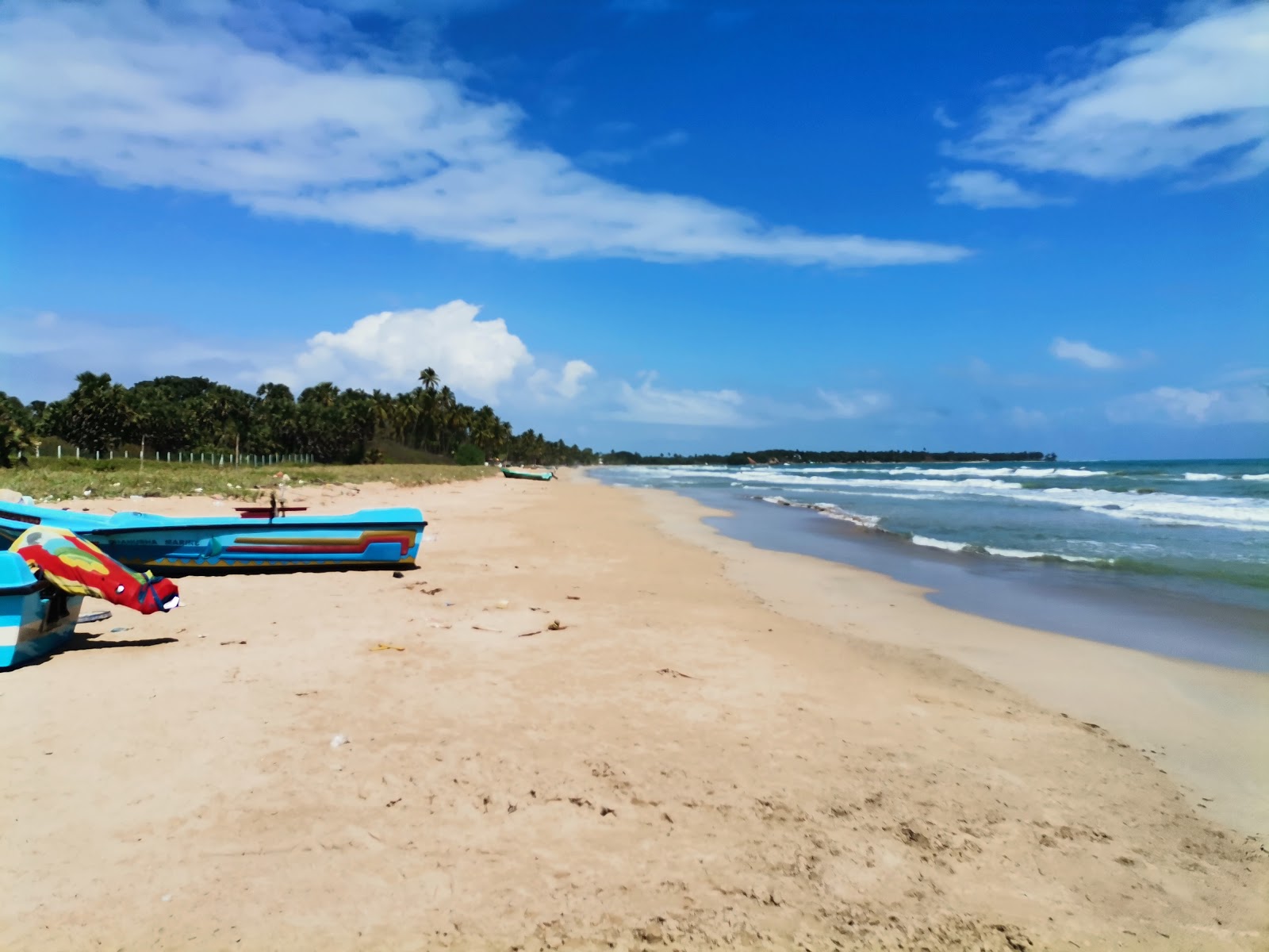 Zdjęcie Uppuveli Beach z proste i długie