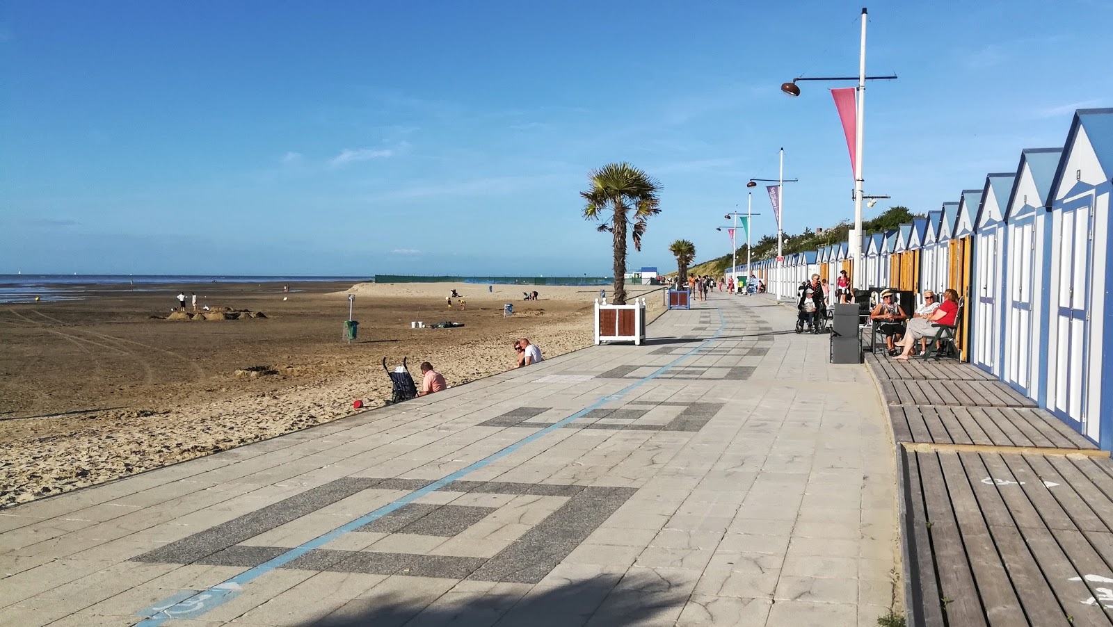 Foto von Petit-Fort-Philippe Beach annehmlichkeitenbereich