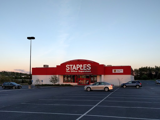 Office Supply Store «Staples», reviews and photos, 180 Bangor Mall Blvd, Bangor, ME 04401, USA