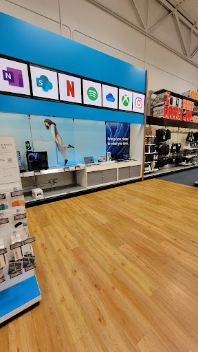 Electronics Store «Best Buy», reviews and photos, 2055 N Tomahawk Island Dr, Portland, OR 97217, USA