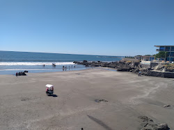 Photo de Torola beach entouré de montagnes