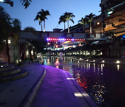 Sungai Pasar Seni Kumbasari photo