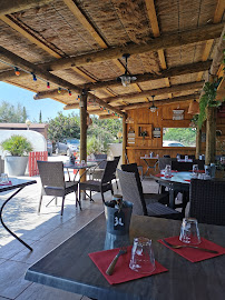 Atmosphère du Restaurant Le Resto du Paty / Les Maisons du Paty (Gîtes) à Arles - n°1