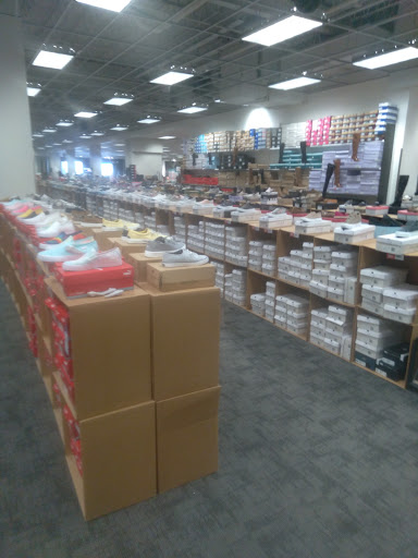 Shoe Store «Off Broadway Shoe Warehouse», reviews and photos, 8600 Ward Pkwy, Kansas City, MO 64114, USA