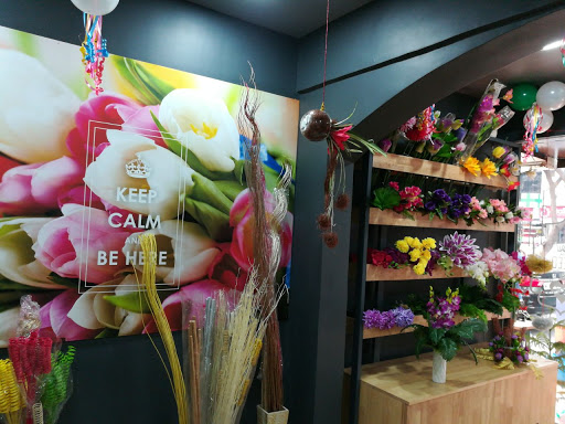 Typical flower shops in Mumbai
