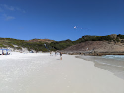 Zdjęcie Hellfire Bay Beach z poziomem czystości wysoki