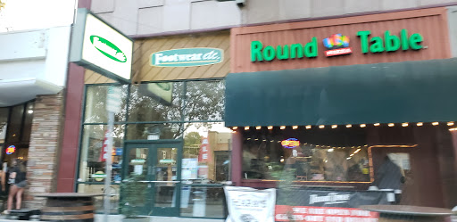 Pizza Restaurant «Round Table Pizza Downtown Willow Glen - Lincoln Ave», reviews and photos, 1175 Lincoln Ave, San Jose, CA 95125, USA