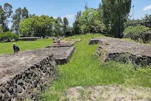Zona Arqueológica Teopanzolco image
