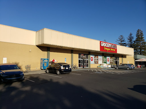 Grocery Outlet Bargain Market, 80 E Washington St, Petaluma, CA 94952, USA, 