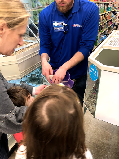 Pet Supply Store «PetSmart», reviews and photos, 291 Skokie Blvd, Northbrook, IL 60062, USA