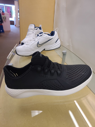 Shoe Store «Famous Footwear», reviews and photos, 139 Willow Bend, Minneapolis, MN 55428, USA