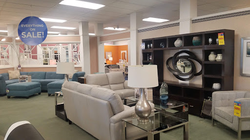 Furniture Store «Raymour & Flanigan Furniture and Mattress Store», reviews and photos, 490 New Park Ave, West Hartford, CT 06110, USA