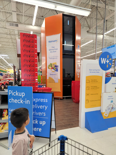 Department Store «Walmart Supercenter», reviews and photos, 2111 N Jackson St, Tullahoma, TN 37388, USA