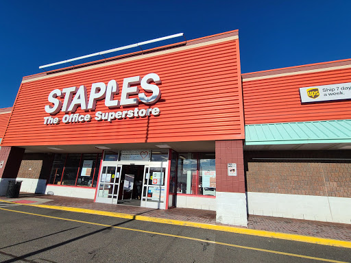 Office Supply Store «Staples», reviews and photos, 547 River Rd, Edgewater, NJ 07020, USA