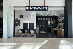 Black & White Burger Créteil Soleil image