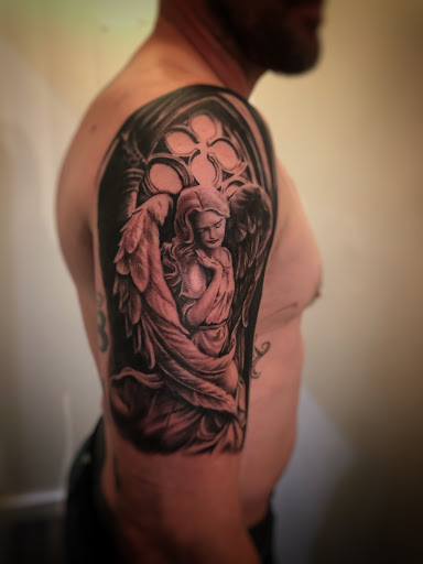 Explore unique hand tattoo ideas, creative tattoo ideas in Saint Petersburg, available at Cthulhu Tattoo & Body Piercing