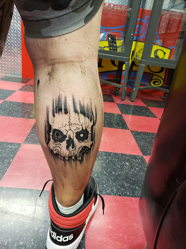 Tattoo Shop «A1 Tattoo Co», reviews and photos, 6805 N Oak Trafficway, Gladstone, MO 64118, USA