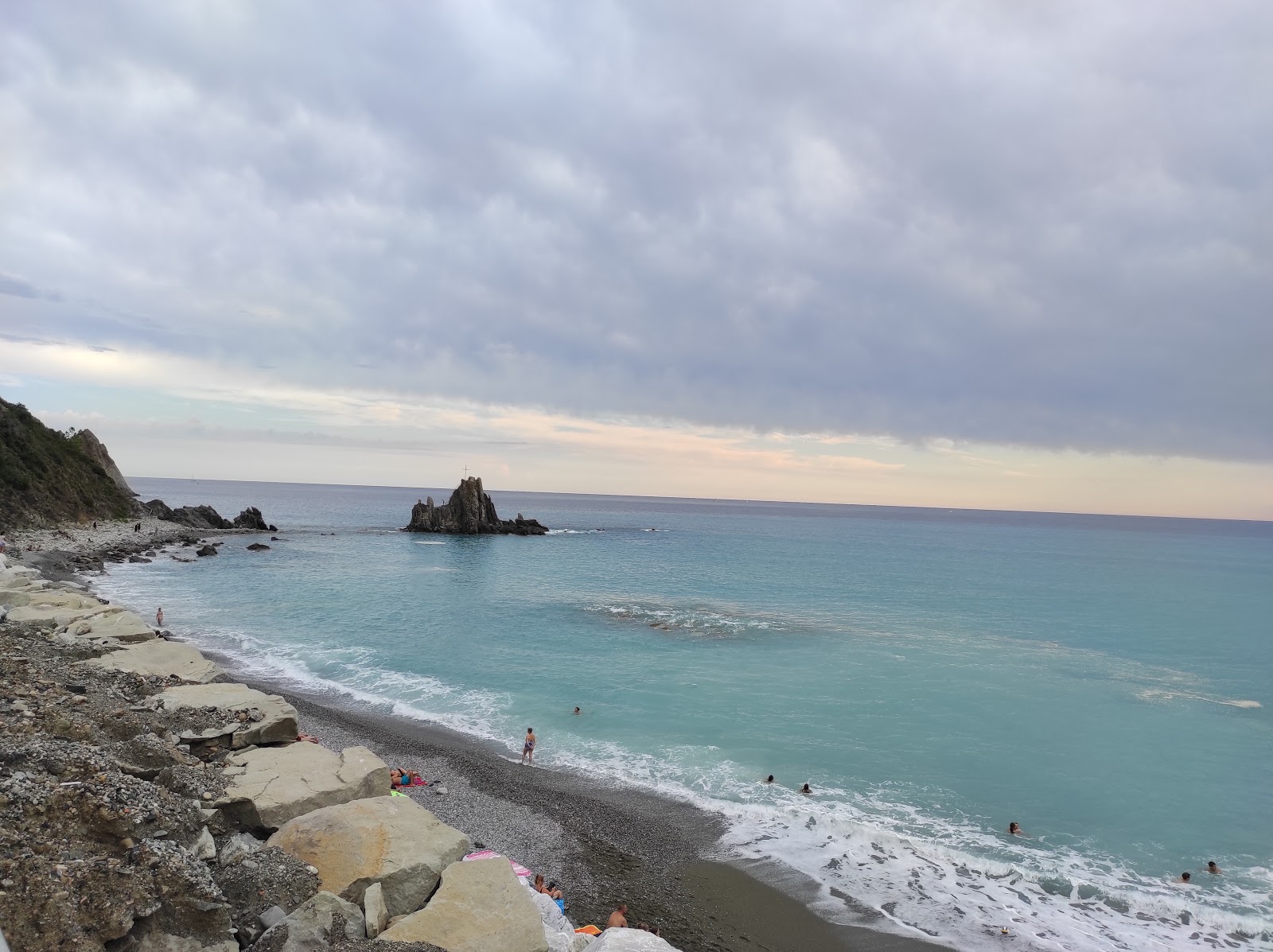 Foto van Spiaggia Riva Trigoso en de nederzetting