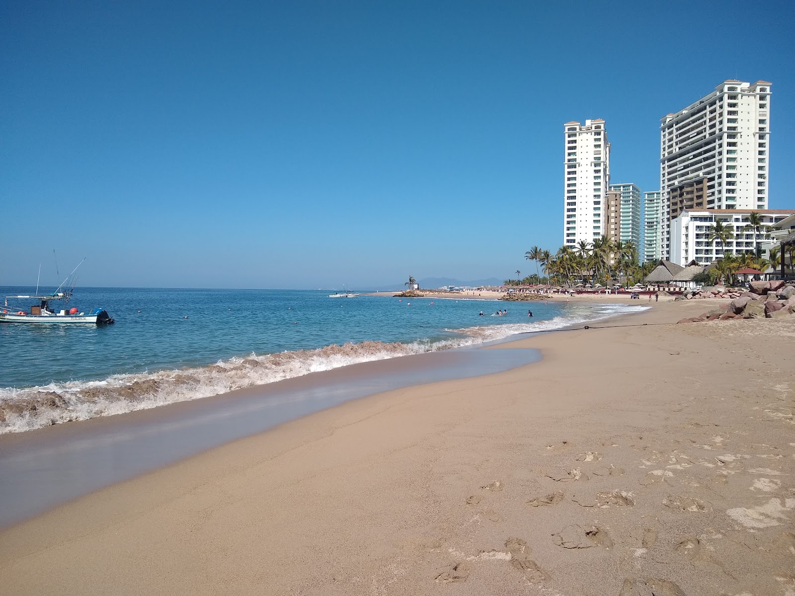 Los Tules beach的照片 带有宽敞的海岸