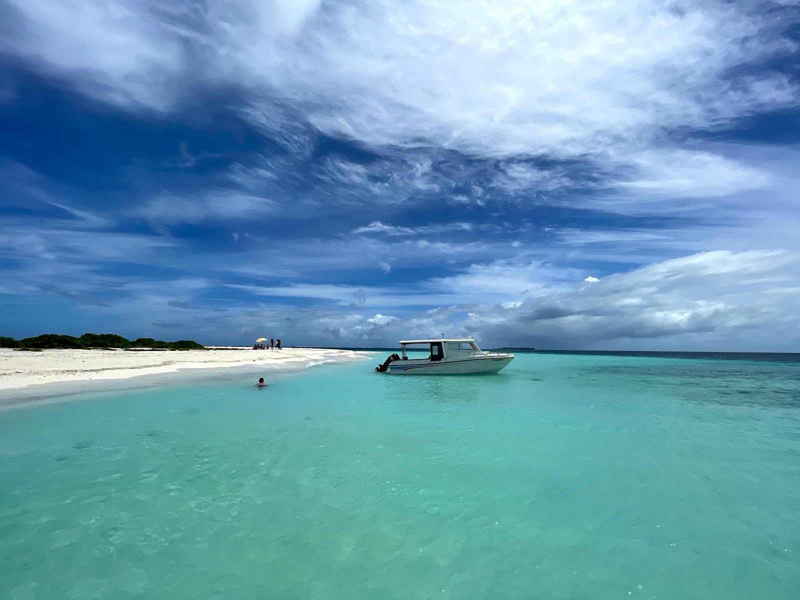 Fotografie cu Sand bank Maafushi - locul popular printre cunoscătorii de relaxare