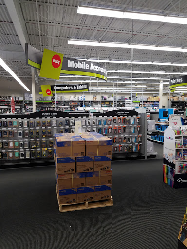 Office Supply Store «Staples», reviews and photos, 23035 W Outer Dr, Allen Park, MI 48101, USA