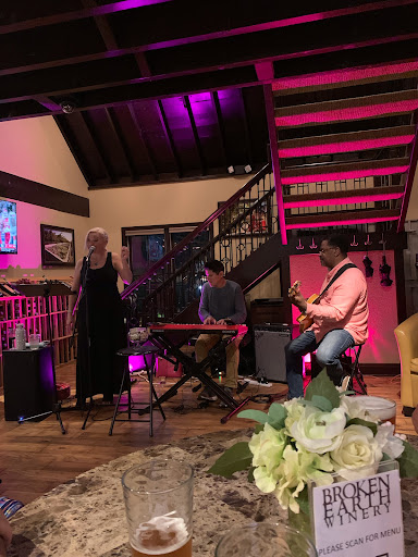 Winery «Broken Earth Winery», reviews and photos, 219 Robert Parker Coffin Rd, Long Grove, IL 60047, USA