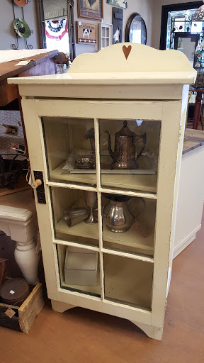 Furniture Store «3 Vintage Chicks», reviews and photos, 13012 N Cave Creek Rd, Phoenix, AZ 85022, USA