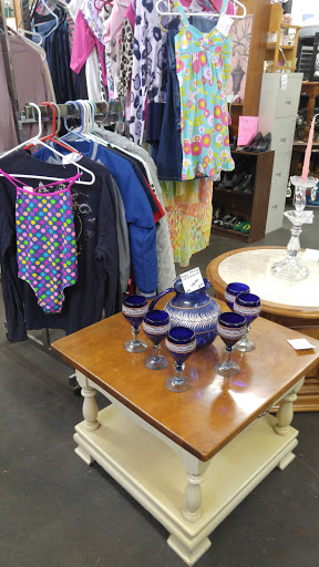 Thrift Store «Robins Roost Thrift Store», reviews and photos, 283 S 2nd St, Independence, OR 97351, USA