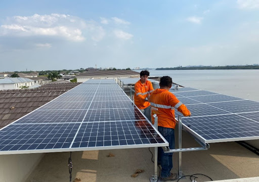Genera: Energía solar en Ecuador
