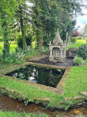 Fontaine du Saint à La Vraie-Croix