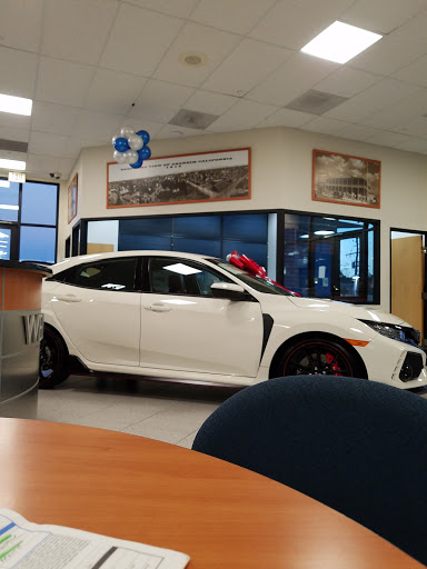 Honda Dealer «Hardin Honda», reviews and photos, 1381 S Auto Center Dr, Anaheim, CA 92806, USA