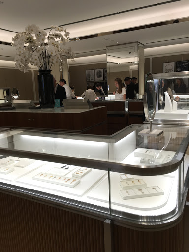 Jewelry Store «Tiffany & Co.», reviews and photos, 210 N Rodeo Dr, Beverly Hills, CA 90210, USA
